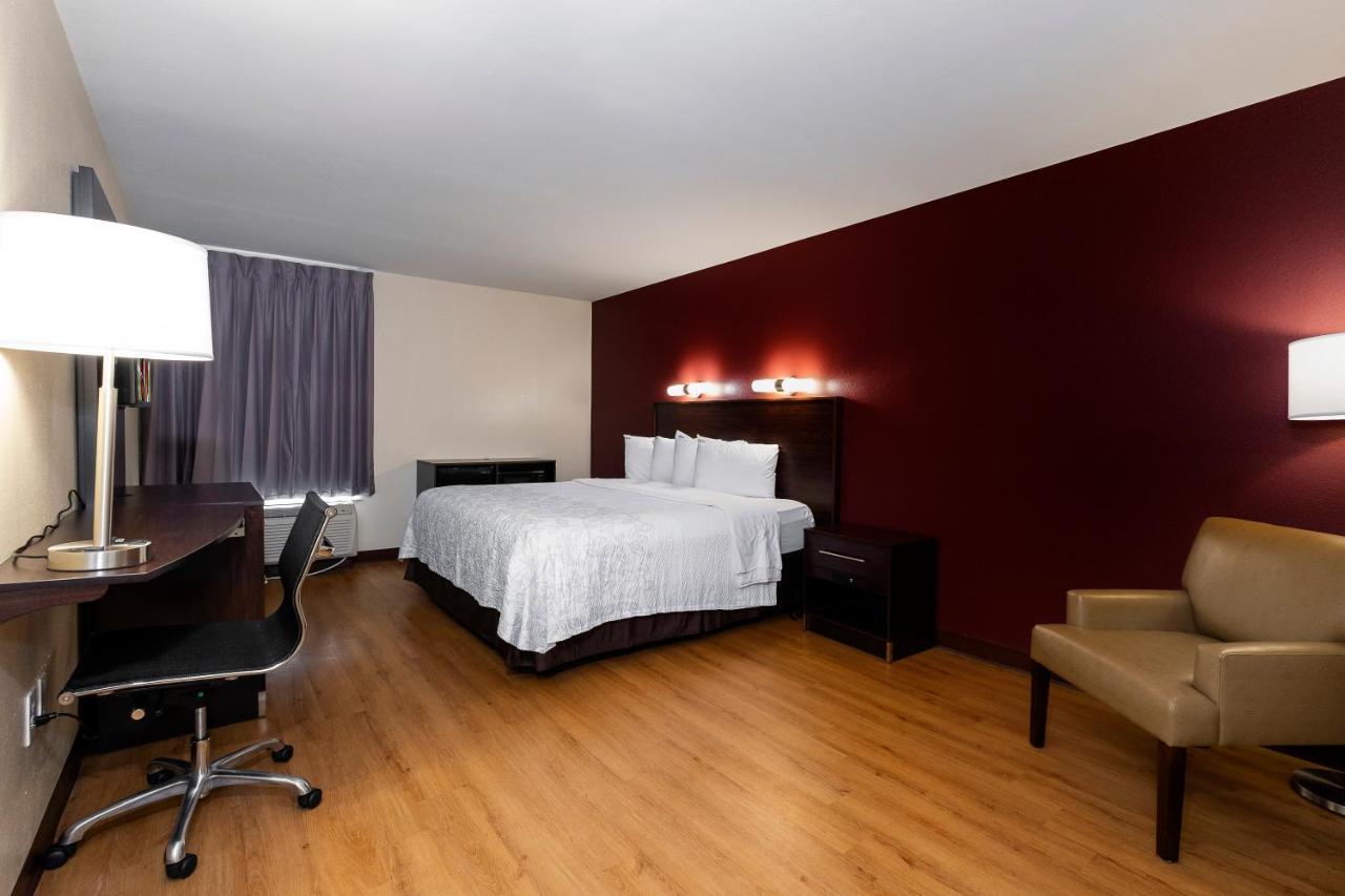 Red Roof Plus+ - Hotel Tuscaloosa