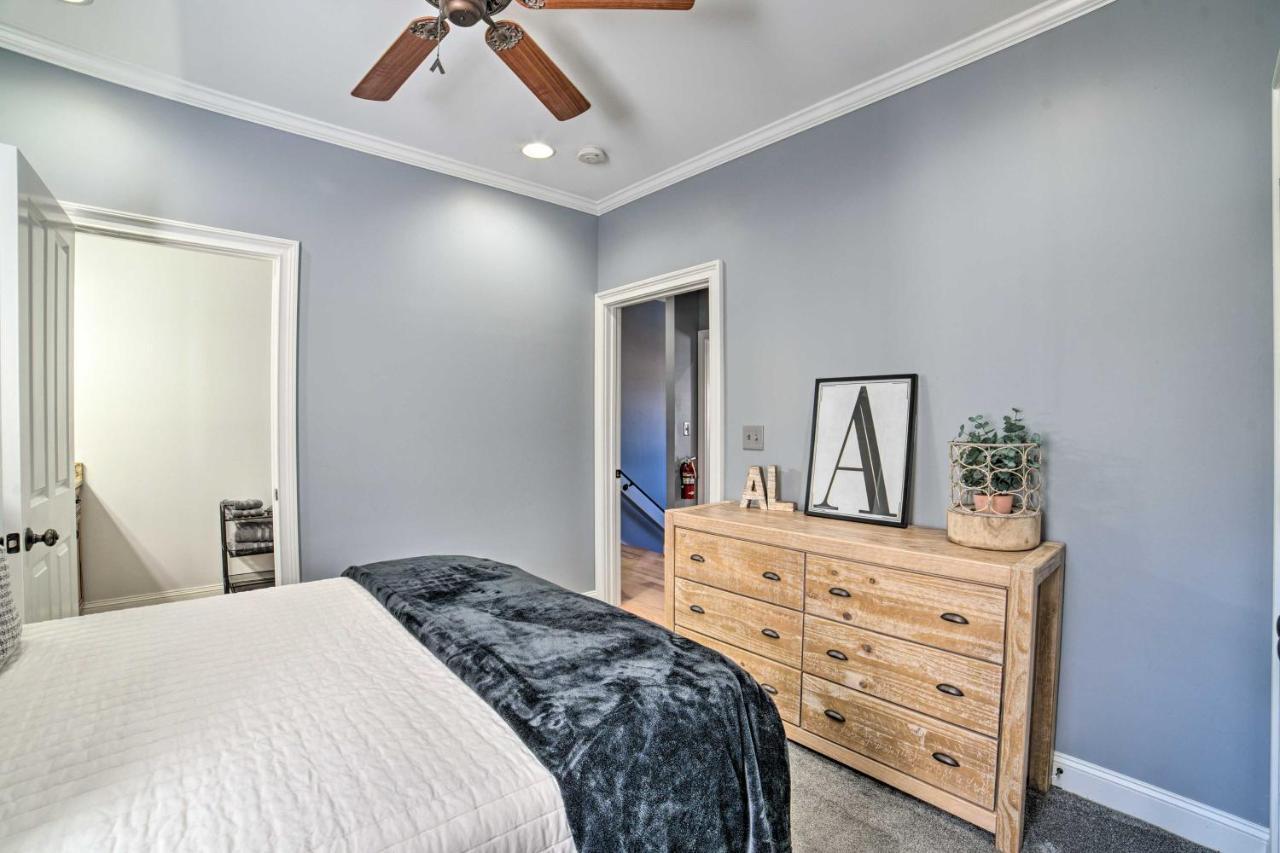 Modern Retreat About Half Mi To Bryant-denny Stadium Holiday home