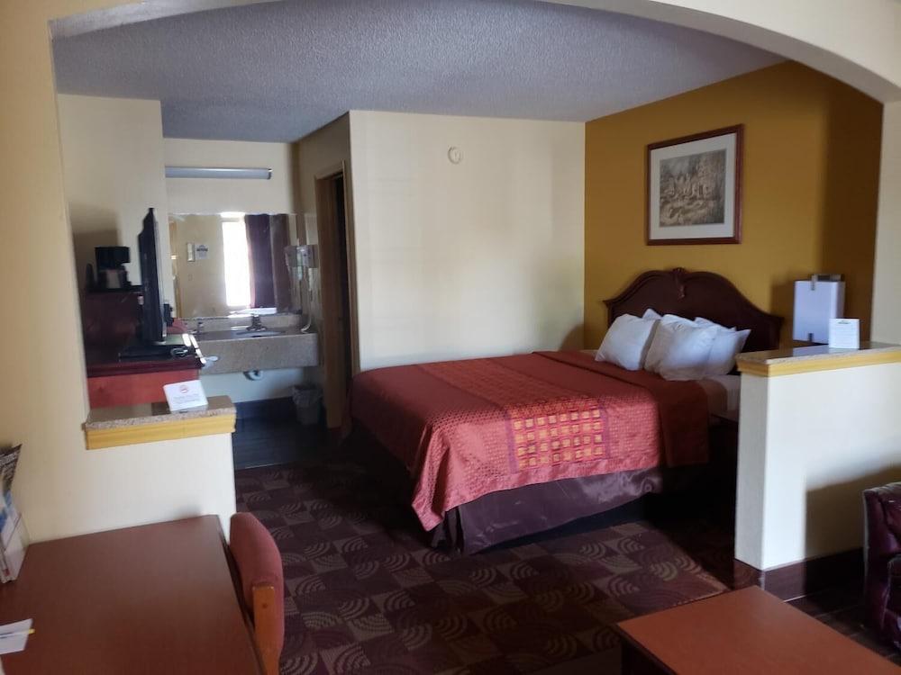 Days & By Wyndham - Univ. Of Alabama Hotel