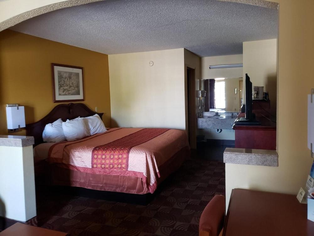 Days & By Wyndham - Univ. Of Alabama Hotel