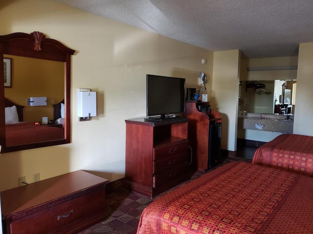 Days & By Wyndham - Univ. Of Alabama Hotel 2*