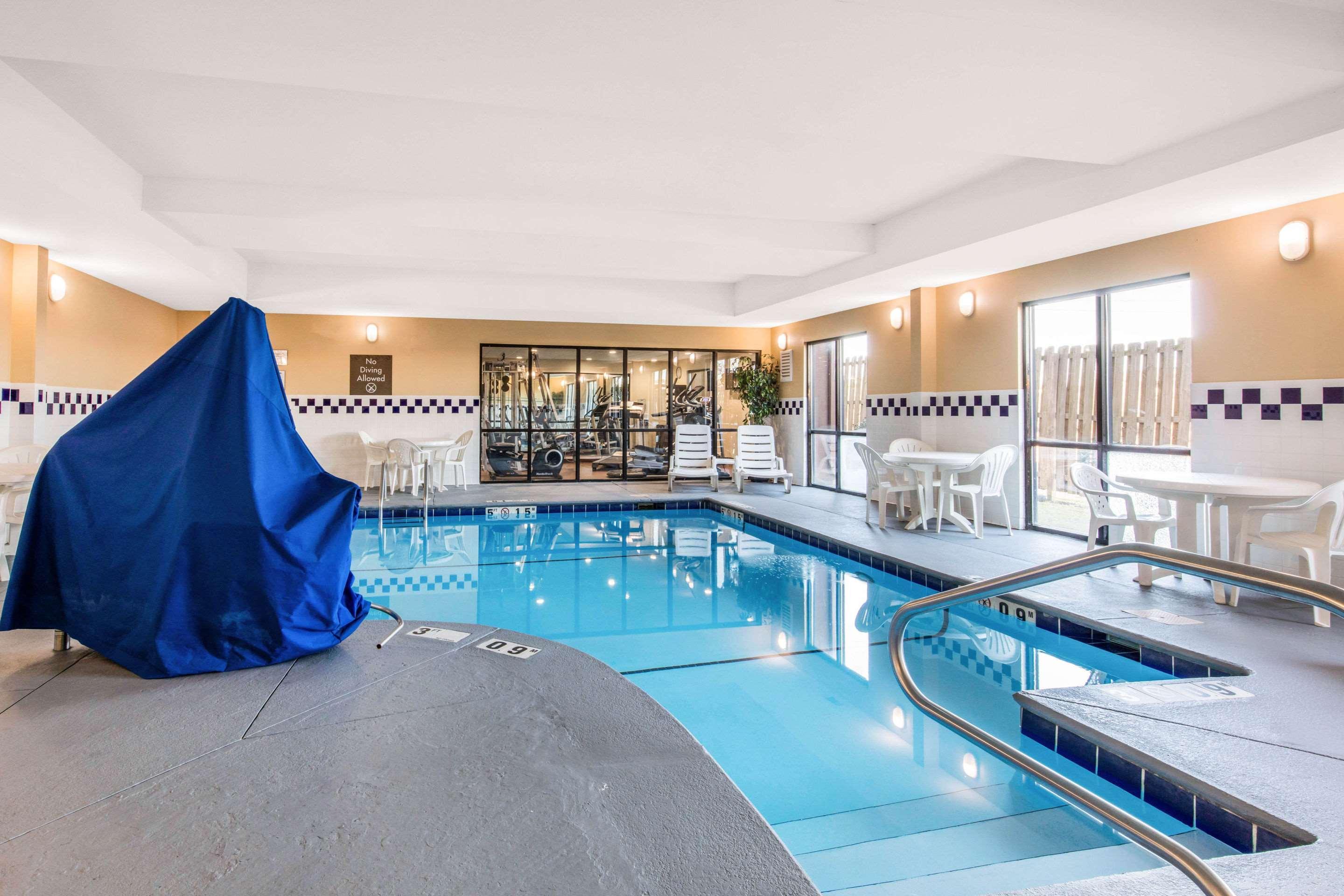 Hotel Comfort Near