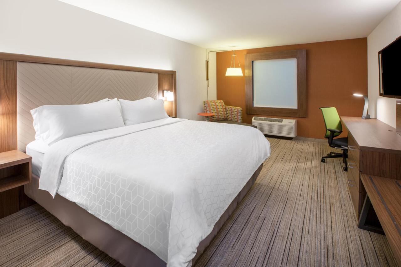 Express & East By Ihg Hotel 2*