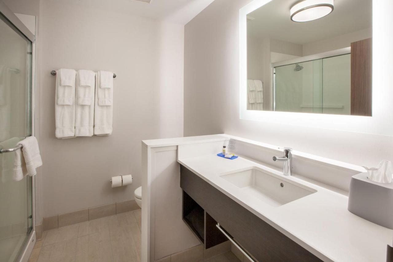 Express & East By Ihg 2*
