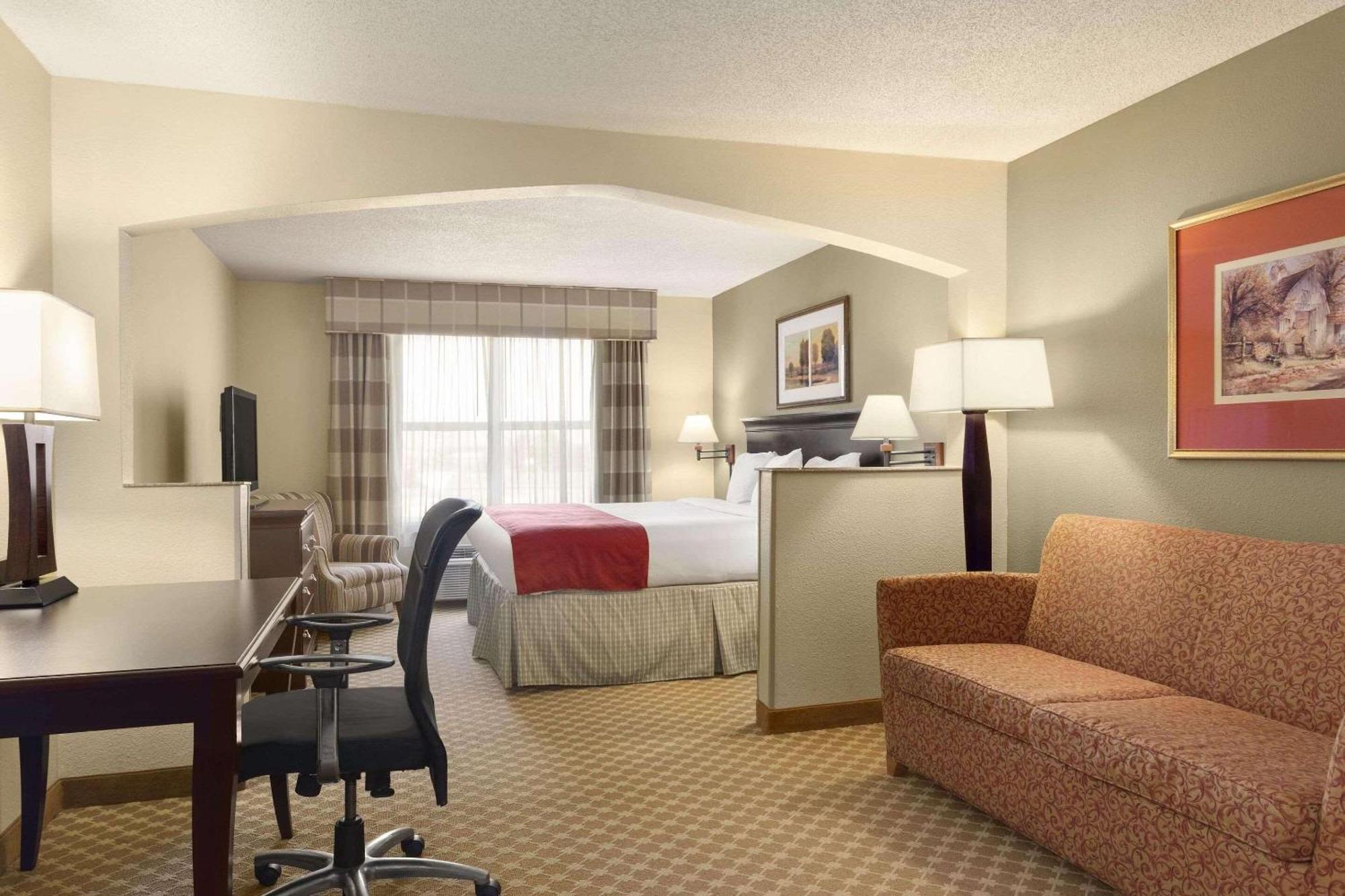 Country & By Radisson, Tuscaloosa, Al Hotel Tuscaloosa