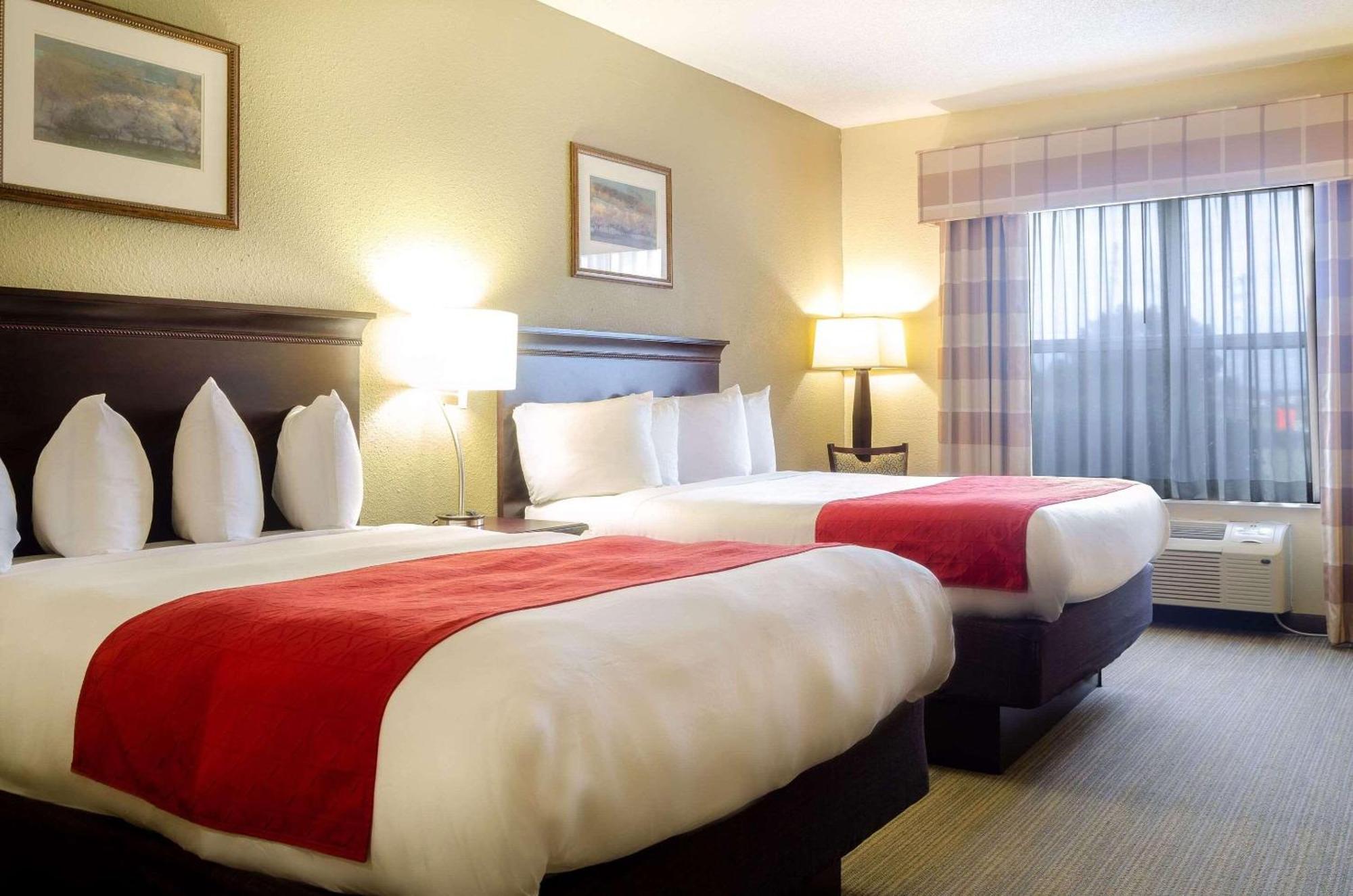 Country & By Radisson, Tuscaloosa, Al 2*