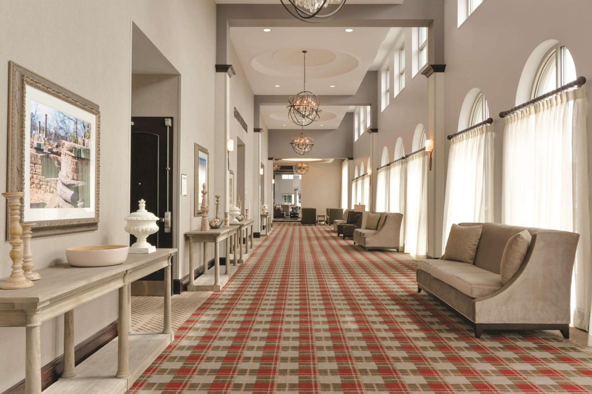 Hotel Embassy By Hilton Alabama Downtown Tuscaloosa