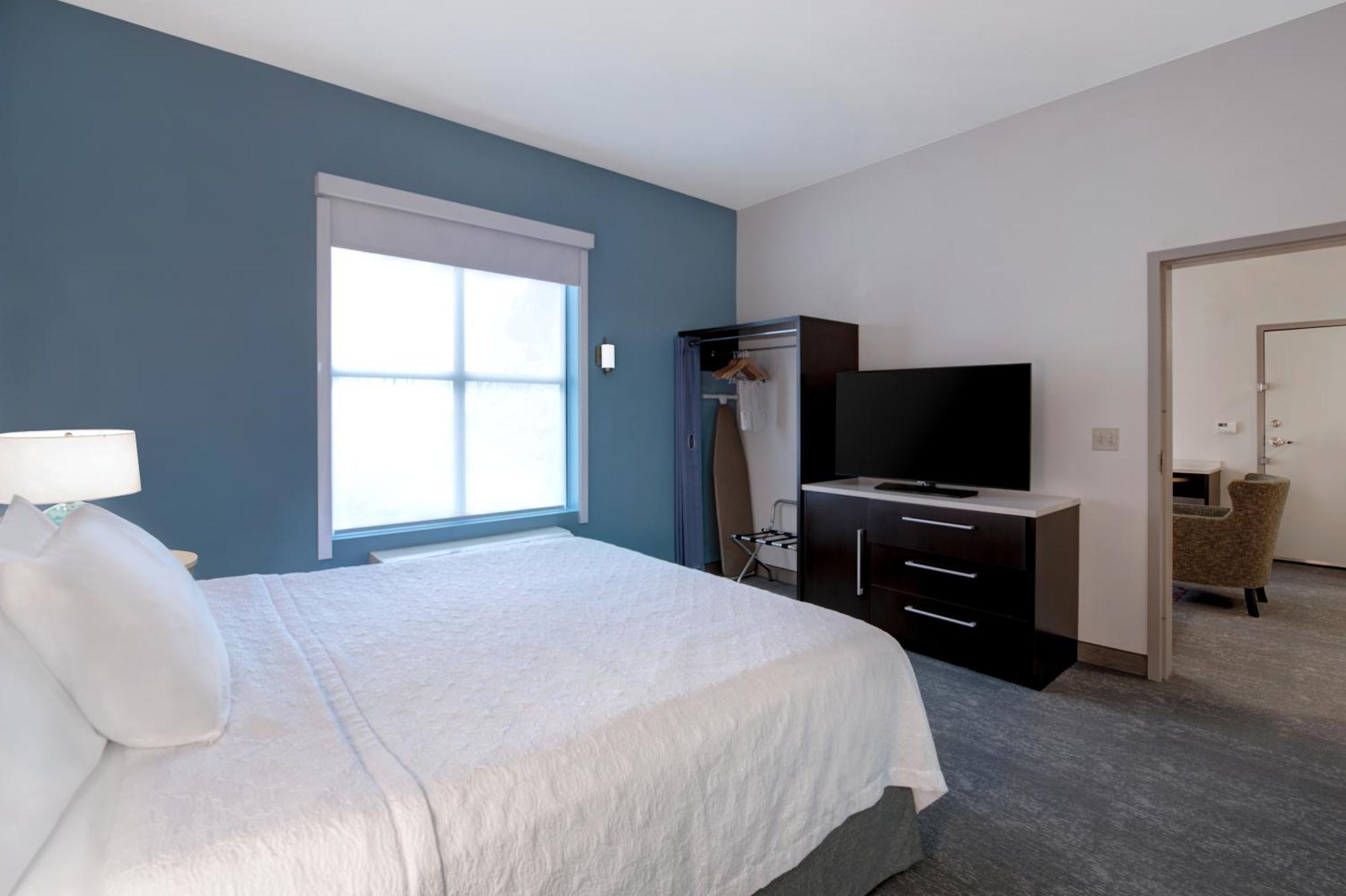 Home2 By Hilton Downtown Boulevard 3*
