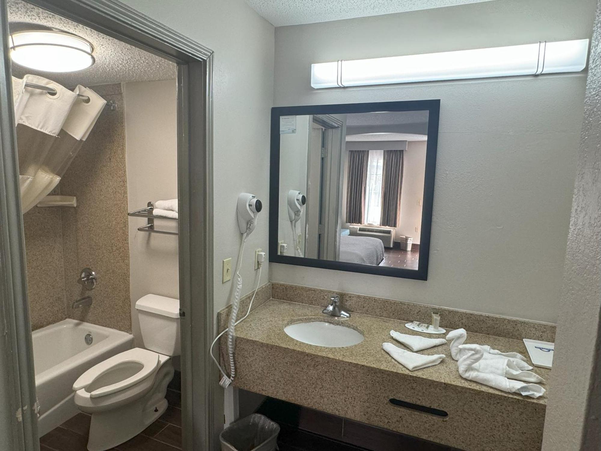 Hotel Days & By Wyndham - Univ. Of Alabama 2*
