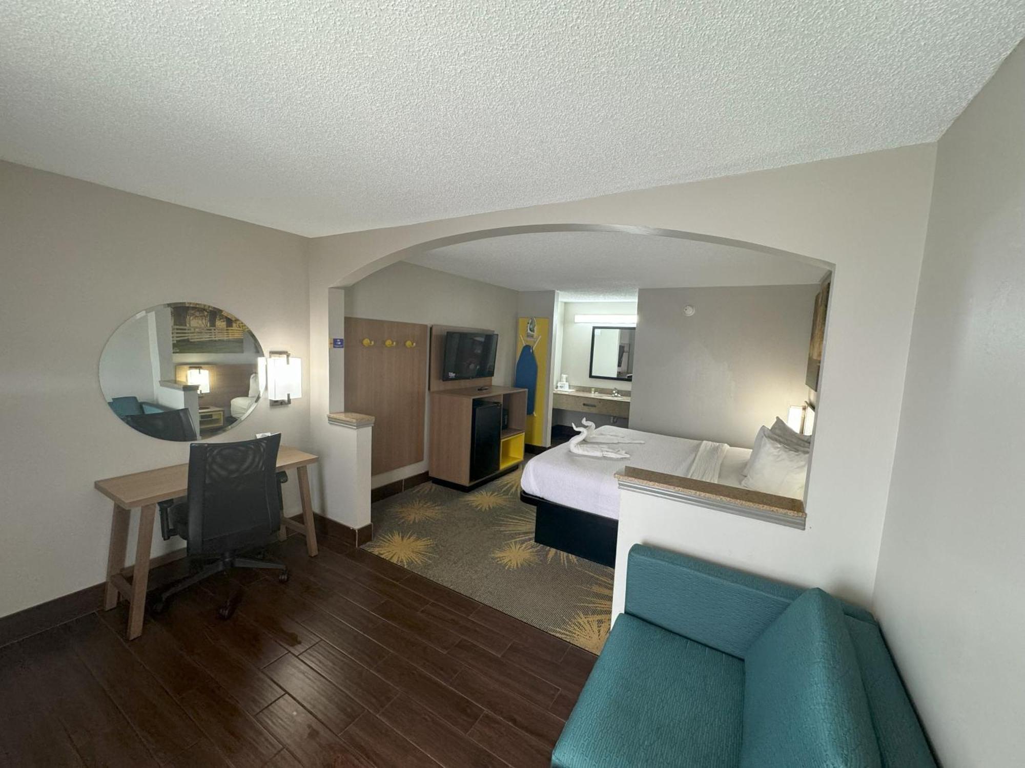 Days & By Wyndham - Univ. Of Alabama Hotel