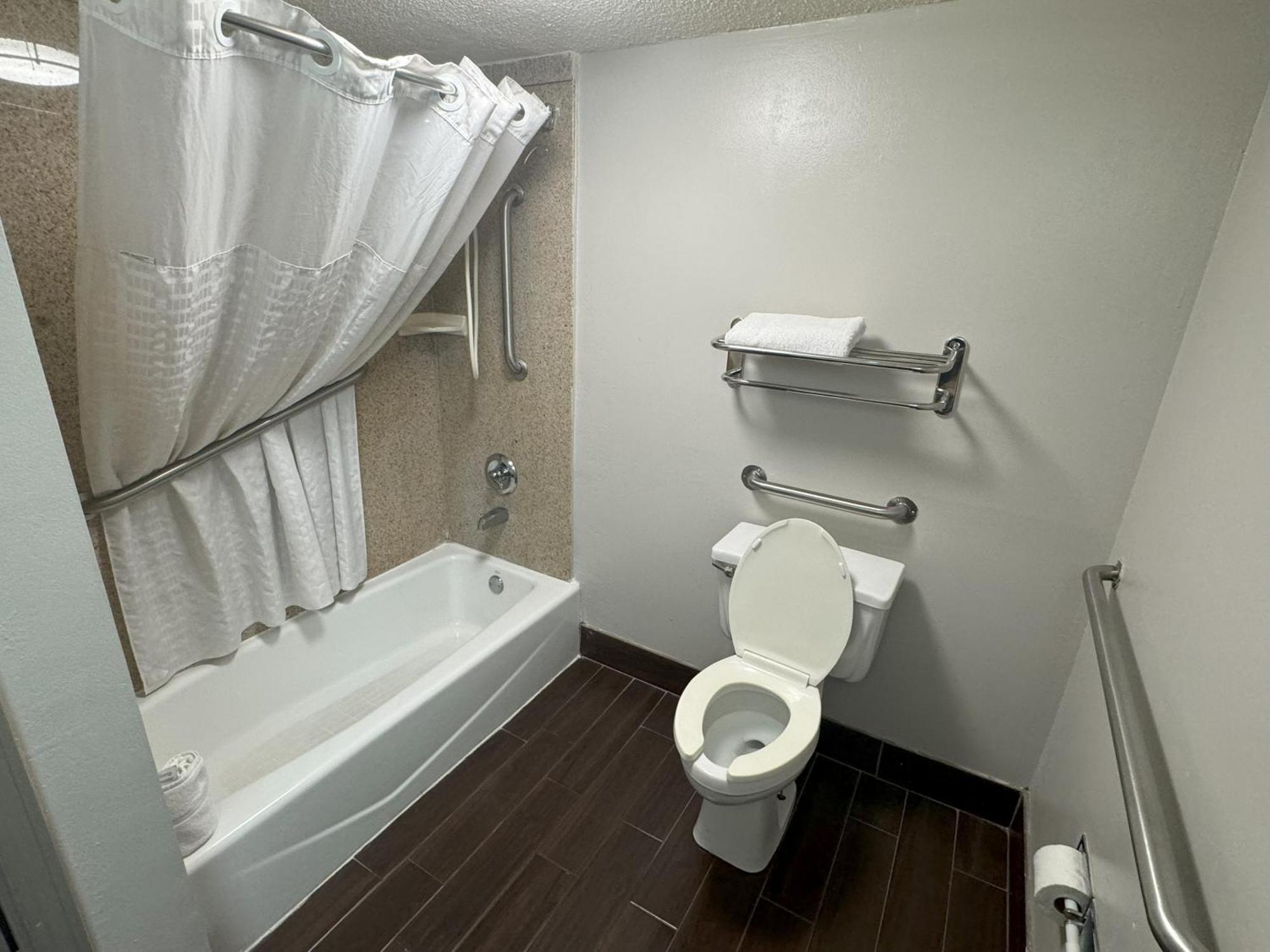 Days & By Wyndham - Univ. Of Alabama Hotel Tuscaloosa