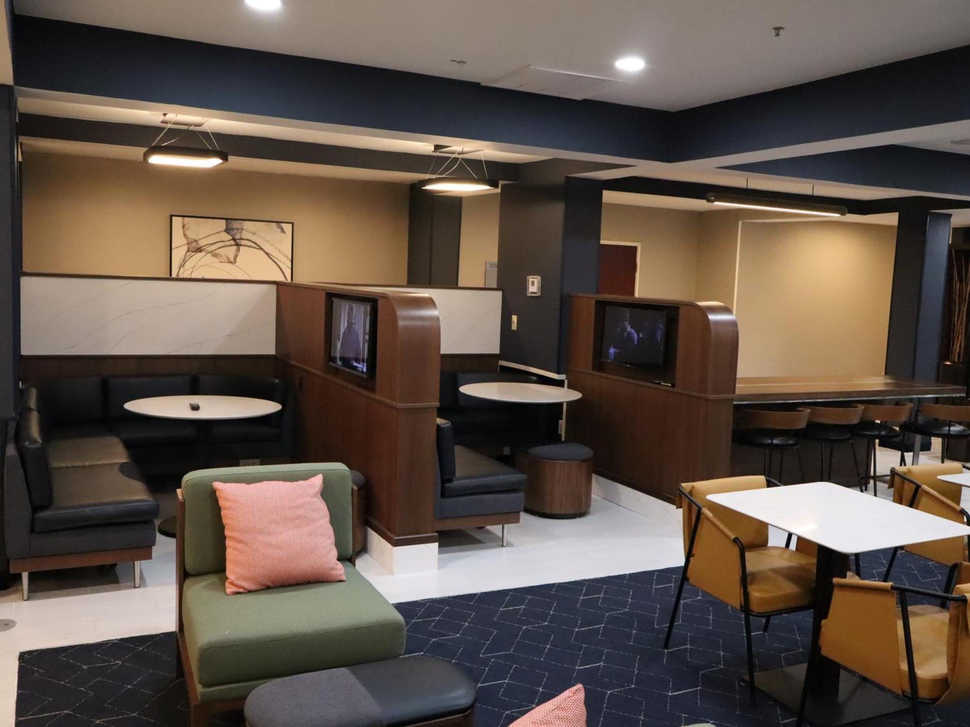 Courtyard Hotel 3*