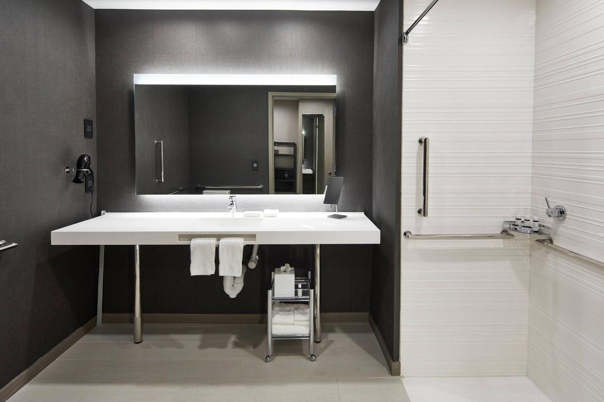 Ac By Marriott Downtown Hotel 3*