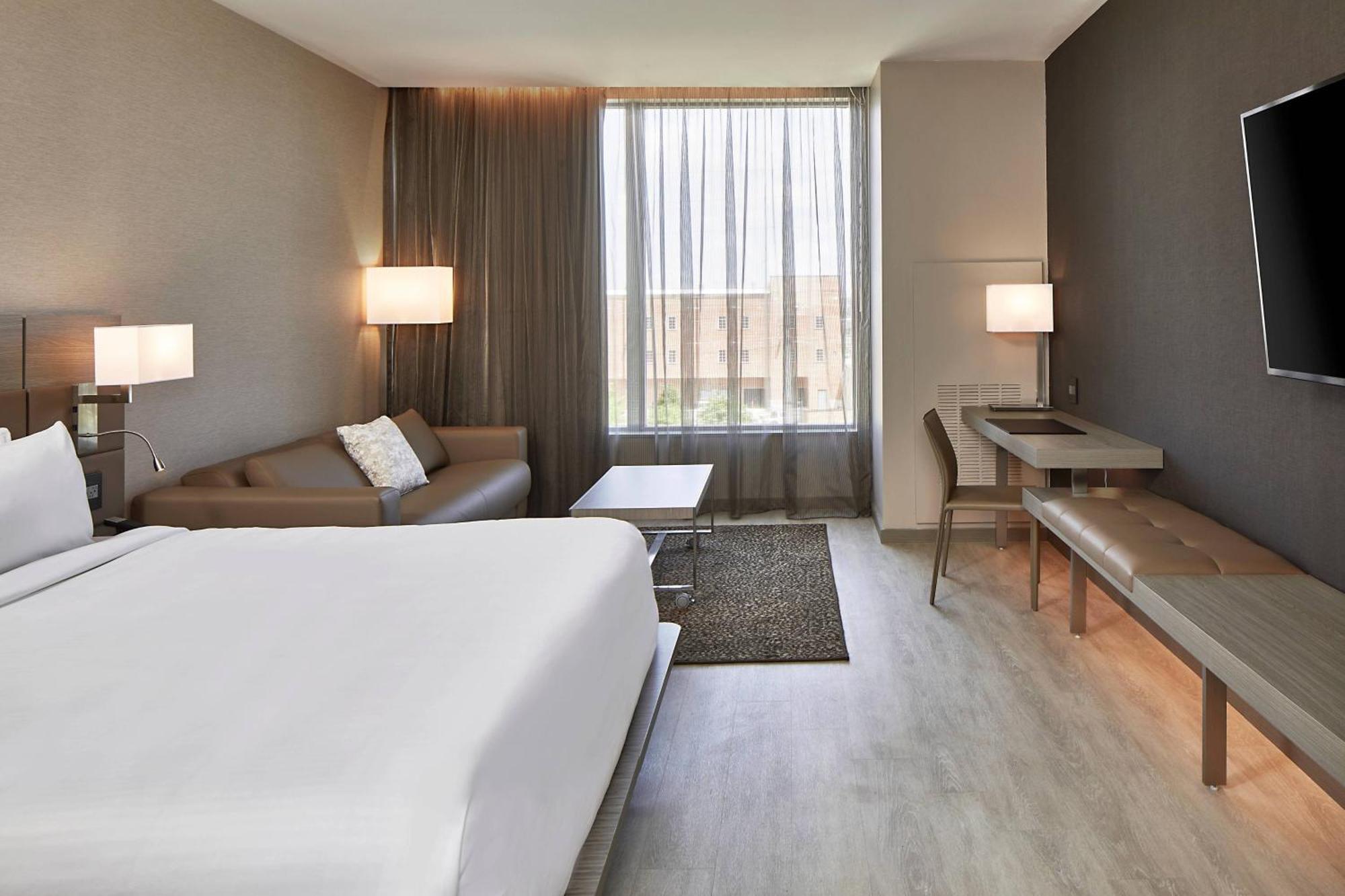Hotel Ac By Marriott Downtown 3*
