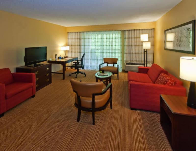 Hotel Courtyard 3*