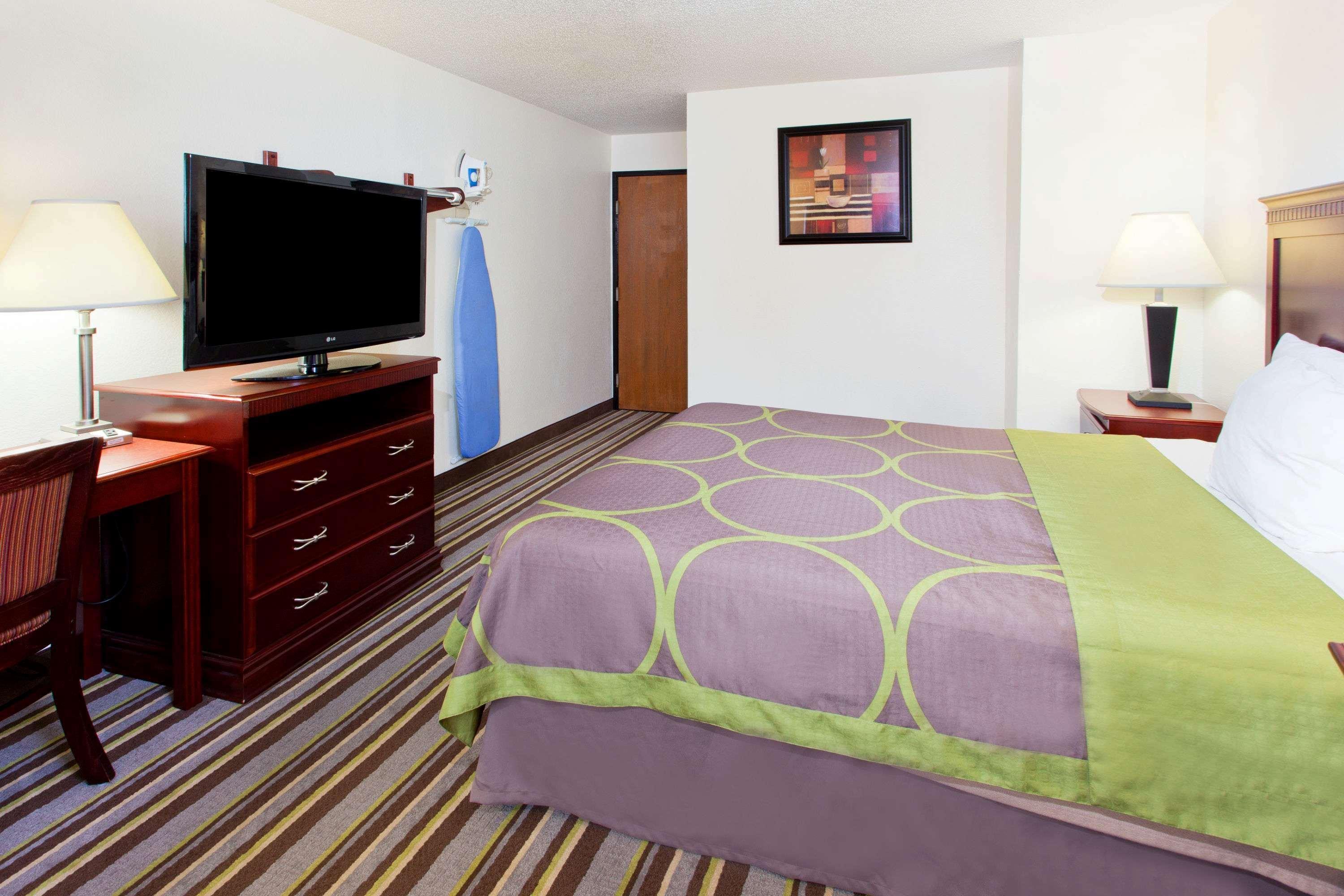Hotel Super 8 By Wyndham 2*