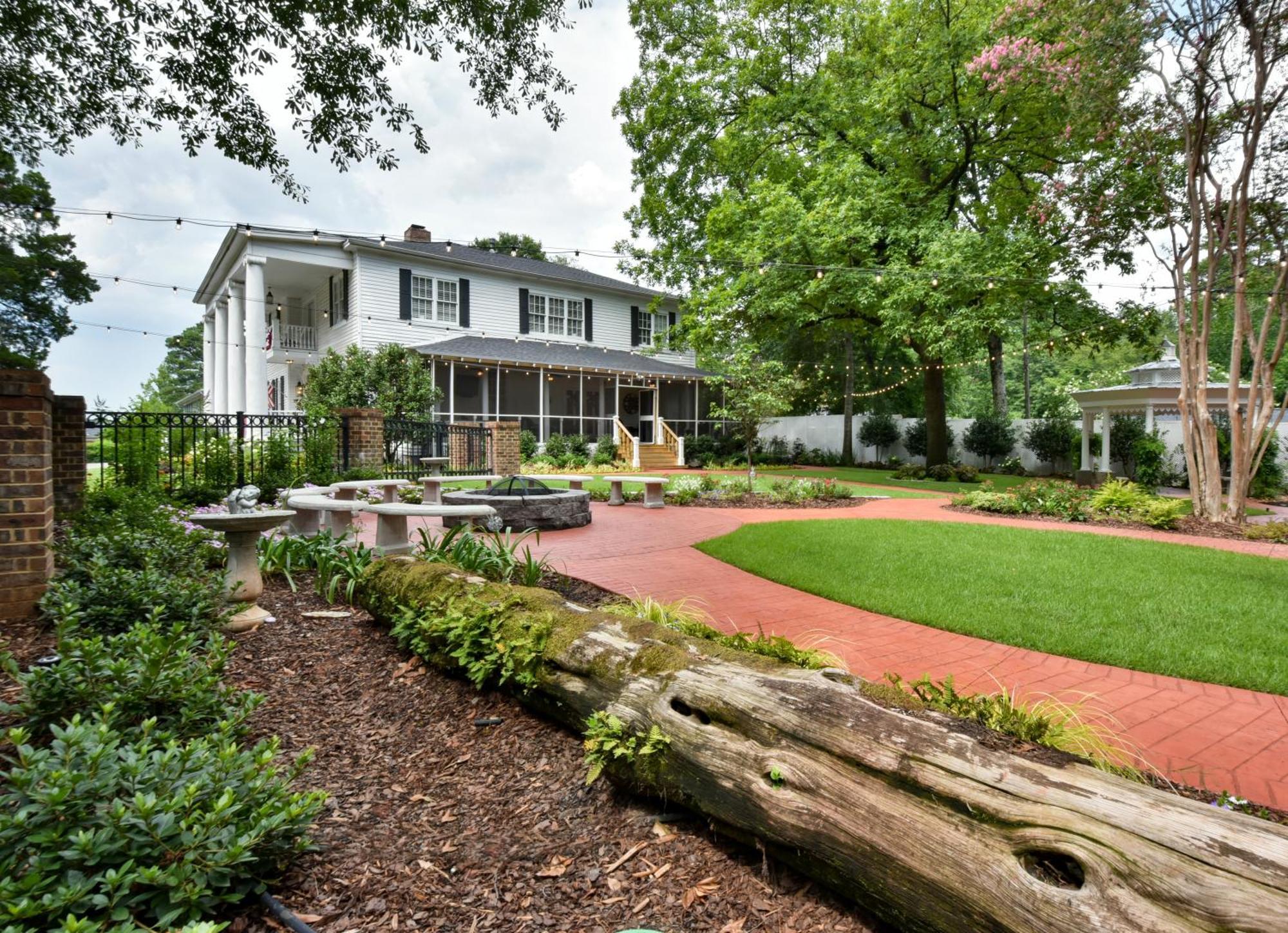 Bama - Wisteria Tuscaloosa