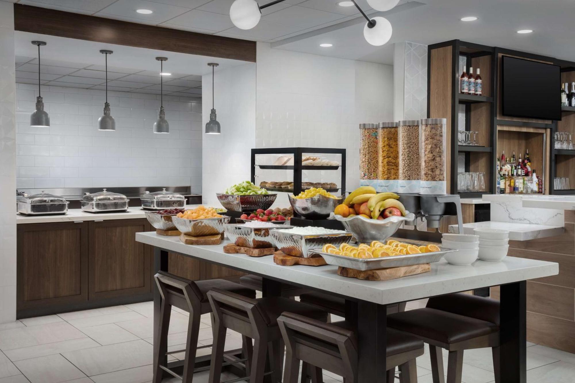 Hilton Garden Hotel 3*